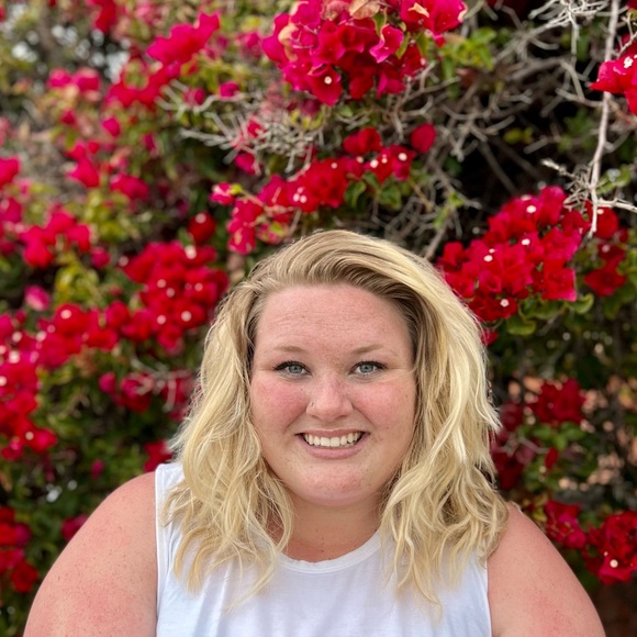 Meet your Posher, Brianna - Picture 2 of 3